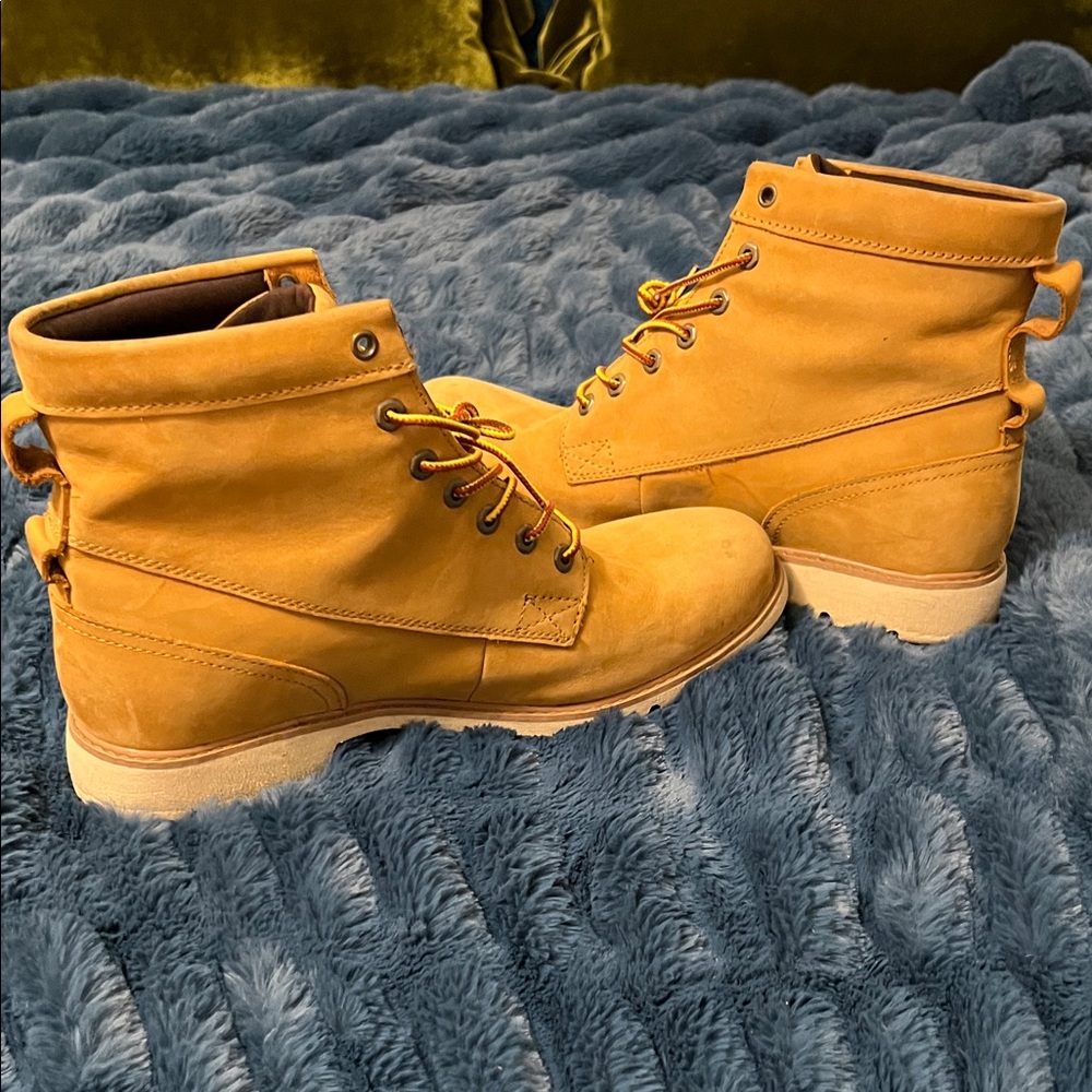 Timberland Classic Tan Lace-Up Boots - Picture 3 of 6